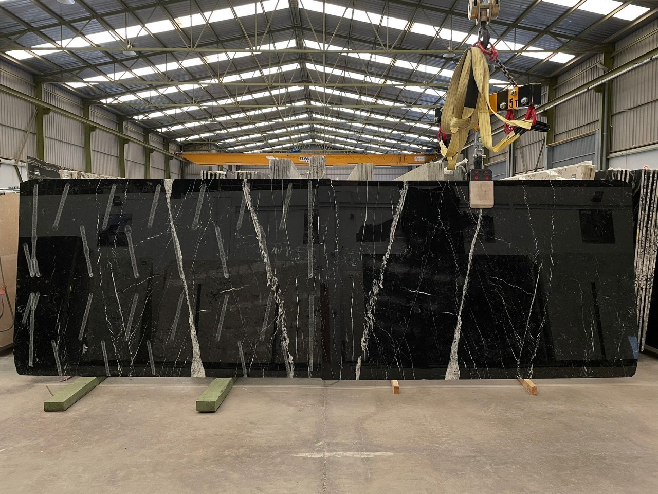 Мрамор Nero Marquina / Неро Марквина